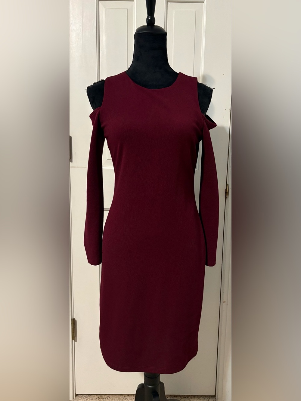 HALOGEN Cold-Shoulder Sheath Dress in Burgundy
